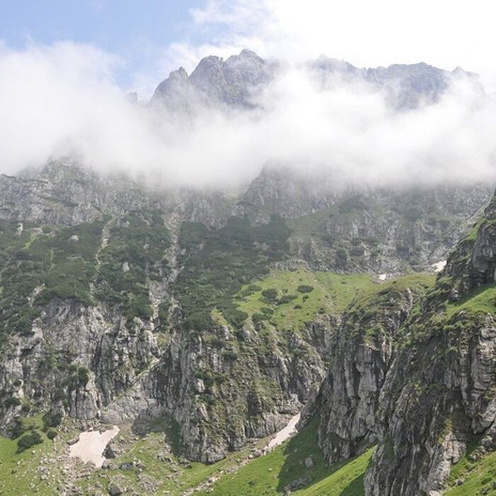 Backpacking Romania, Bucegi mountains - Malaiesti hut area