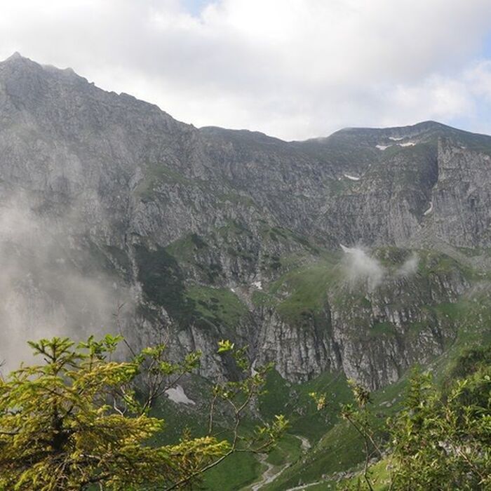 Backpacking Romania, Bucegi mountains - Malaiesti hut area