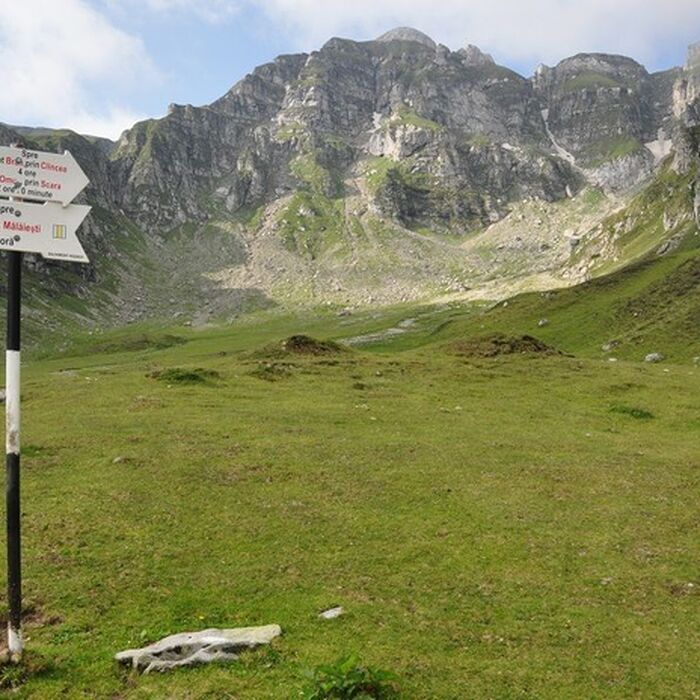 Backpacking Romania, Bucegi mountains - Malaiesti hut area